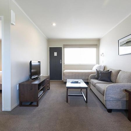 Colonial Court Motor Inn Tauranga Exterior photo